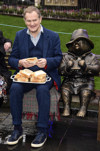 Launch des 'Scenes in the Square' Statuen-Weg in London