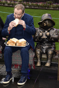 Launch des 'Scenes in the Square' Statuen-Weg in London