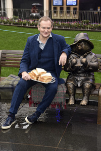 Launch des 'Scenes in the Square' Statuen-Weg in London