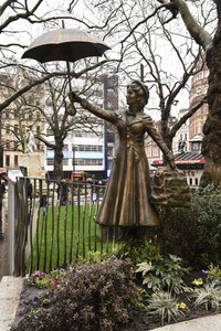 Launch des 'Scenes in the Square' Statuen-Weg in London