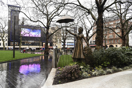 Launch des 'Scenes in the Square' Statuen-Weg in London