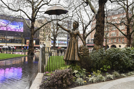 Launch des 'Scenes in the Square' Statuen-Weg in London
