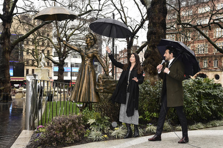 Launch des 'Scenes in the Square' Statuen-Weg in London