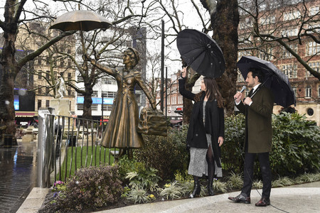 Launch des 'Scenes in the Square' Statuen-Weg in London