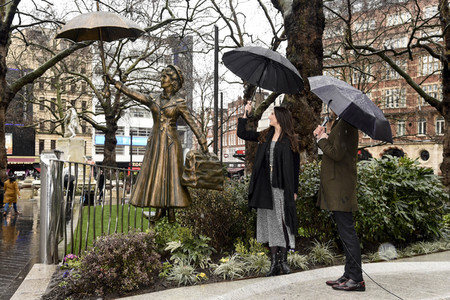 Launch des 'Scenes in the Square' Statuen-Weg in London