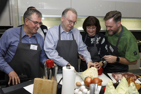 Benefizkochen mit Ministerpräsident Reiner Haseloff in Halle