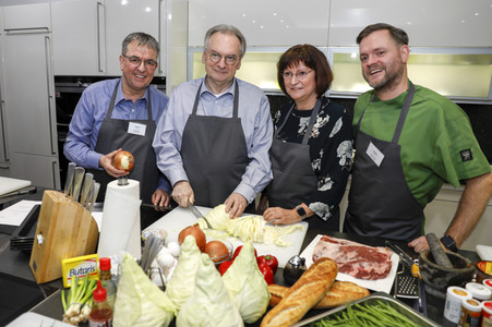 Benefizkochen mit Ministerpräsident Reiner Haseloff in Halle