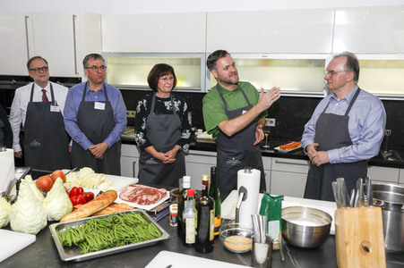Benefizkochen mit Ministerpräsident Reiner Haseloff in Halle