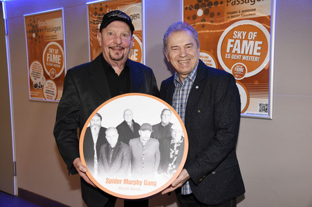 Enthüllung der neuen Sterne für den Sky of Fame in München