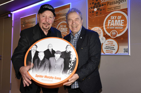 Enthüllung der neuen Sterne für den Sky of Fame in München