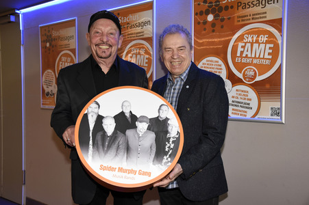 Enthüllung der neuen Sterne für den Sky of Fame in München