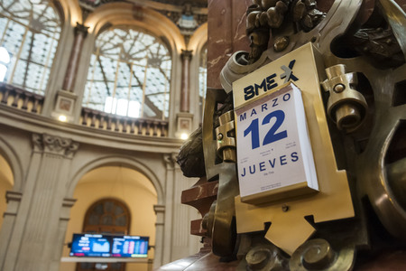 Aktienindex IBEX 35 sinkt auf Niedrigststand in Madrid