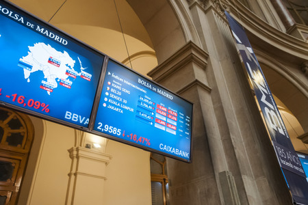 Aktienindex IBEX 35 sinkt auf Niedrigststand in Madrid