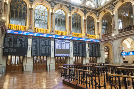 Aktienindex IBEX 35 sinkt auf Niedrigststand in Madrid