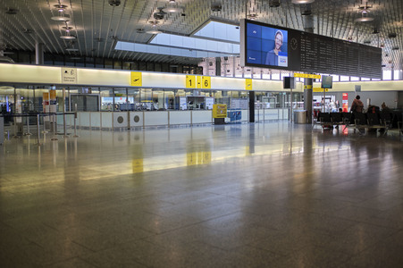Symbolfoto Coronavirus Auswirkungen am Flughafen Hannover