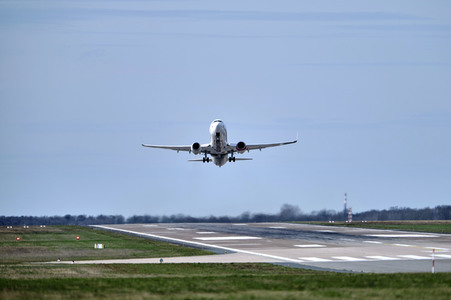 Symbolfoto Coronavirus Auswirkungen am Flughafen Hannover