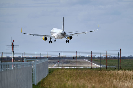 Symbolfoto Coronavirus Auswirkungen am Flughafen Hannover
