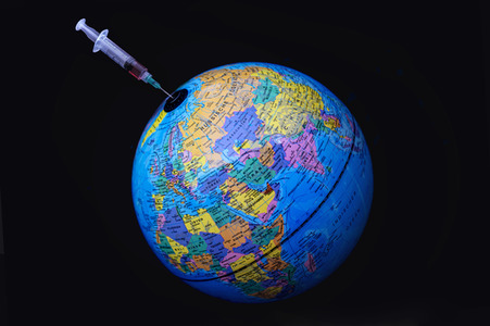 Symbolfoto Impfstoff für die Welt