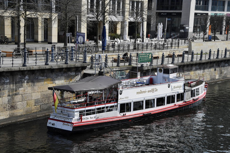 Ausflugsziele nach Schließung zum Schutz gegen die Ausbreitung des Corona-Virus in Berlin