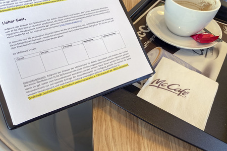 Coronavirus Schutzmaßnahmen bei McDonald's in Düsseldorf