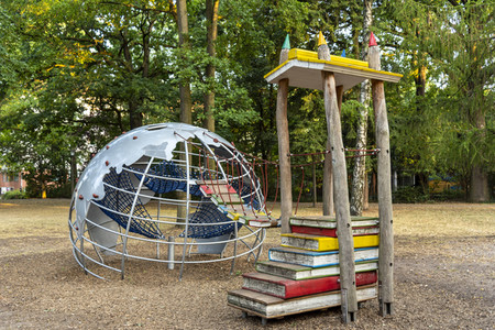 Menschenleerer Spielplatz in Nürnberg