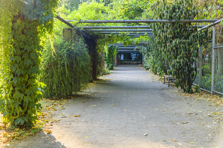 Menschenleerer Spielplatz in Nürnberg