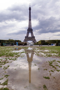 Symbolfoto Coronamaßnahmen in Paris