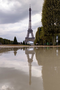 Symbolfoto Coronamaßnahmen in Paris