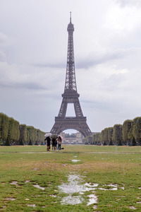 Symbolfoto Coronamaßnahmen in Paris