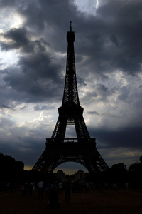 Symbolfoto Coronamaßnahmen in Paris
