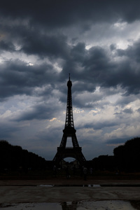 Symbolfoto Coronamaßnahmen in Paris