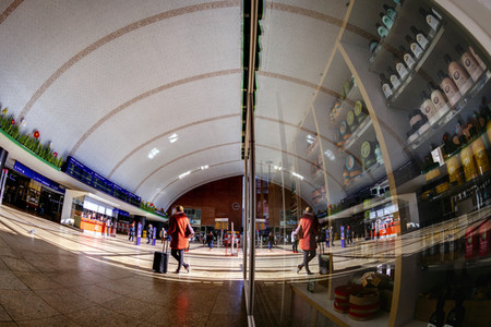 Symbolfoto Corona am Hauptbahnhof in Köln