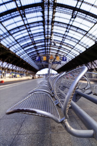 Symbolfoto Corona am Hauptbahnhof in Köln