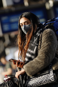 Symbolfoto Corona am Hauptbahnhof in Köln