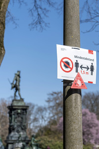 Symbolfoto Mindestabstand wegen Corona in Nürnberg