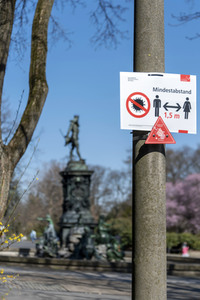 Symbolfoto Mindestabstand wegen Corona in Nürnberg