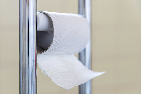Symbolfoto mangelndes Toilettenpapier
