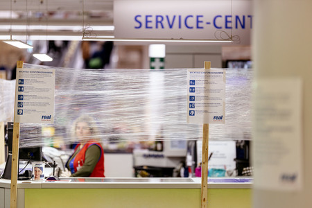 Symbolfoto Corona-Schutzmaßnahmen im Supermarkt
