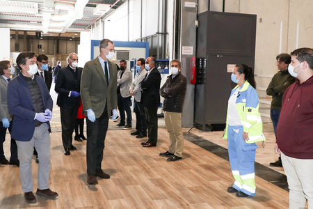König Felipe besucht Notklinik in Madrid