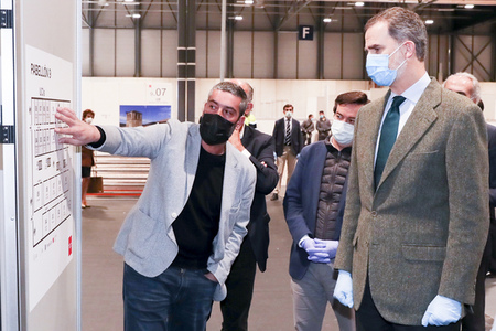 König Felipe besucht Notklinik in Madrid