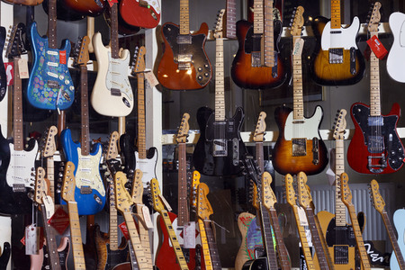 Symbolfoto Gitarren