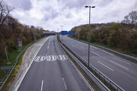 Symbolfoto Autobahn