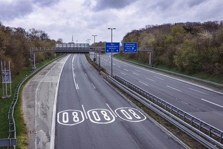 Symbolfoto Autobahn