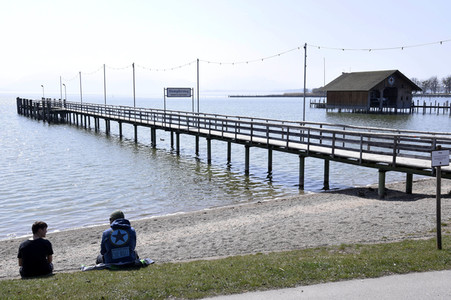Ausgangsbeschränkungen wegen Corona-Krise in Seebruck am Chiemsee