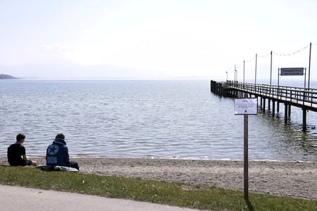 Ausgangsbeschränkungen wegen Corona-Krise in Seebruck am Chiemsee
