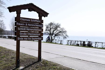 Ausgangsbeschränkungen wegen Corona-Krise in Seebruck am Chiemsee