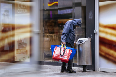 Symbolfoto Flaschen sammeln