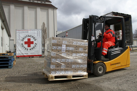 Empfang einer Großspende von Händedesinfektionsmittel in Dresden