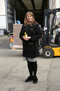 Empfang einer Großspende von Händedesinfektionsmittel in Dresden