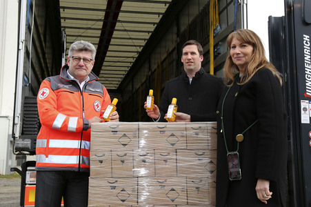 Empfang einer Großspende von Händedesinfektionsmittel in Dresden